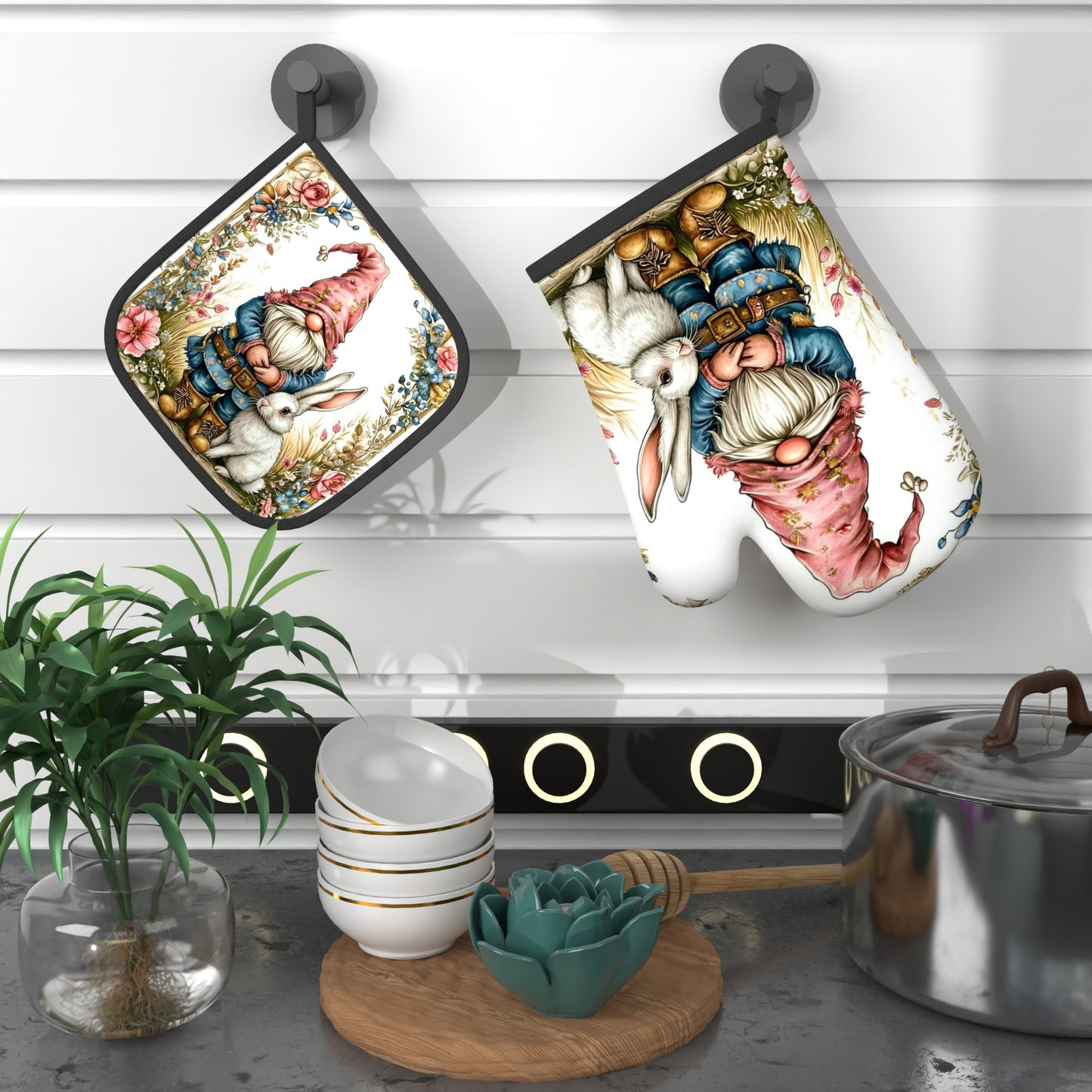 Gnome & Rabbit Floral Kitchen Set – Heat-Resistant Oven Mitt & Potholder, 2-Piece Set