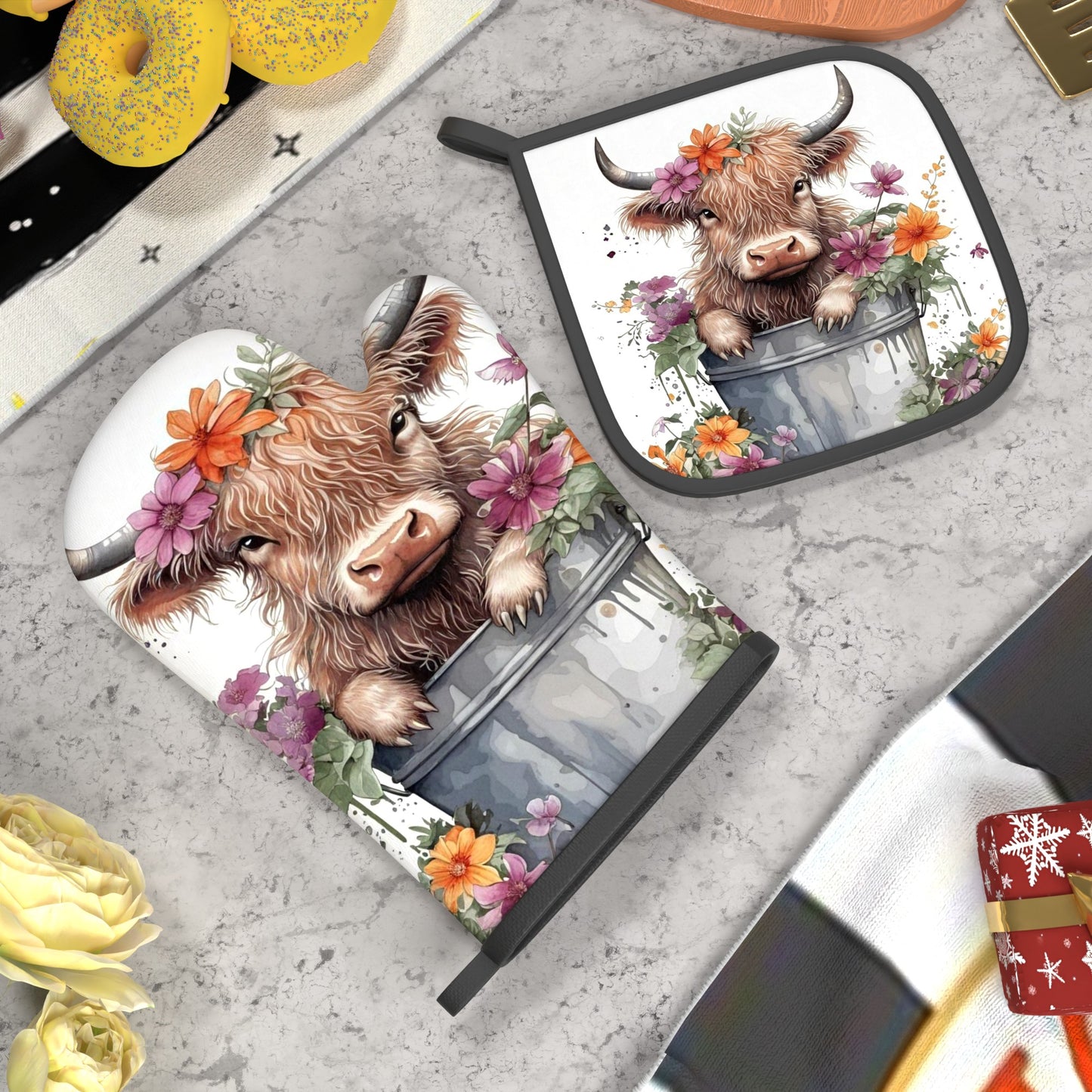 2-Piece Highland Cow Floral Oven Mitt & Pot Holder Set – Heat Resistant, Non-Slip, (10.6x6.7")